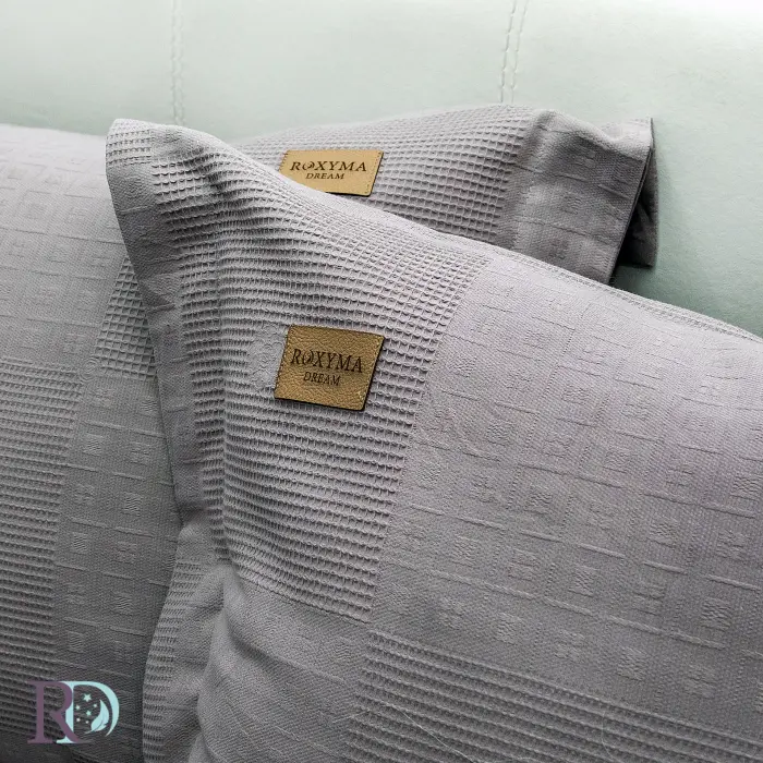 Set husă pilotă cu fețe de pernă Moreni cappuccino - 1942 - Set husă pilotă cu fețe de pernă Moreni cappuccino - 1942