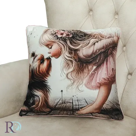 Декоративна възглавница Момиче с куче - Декоративна възглавница Момиче с куче